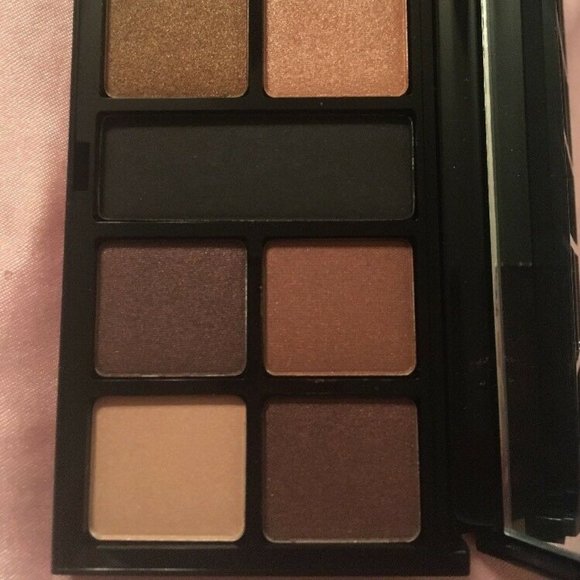 💋💕Ready To Wear NEW YORK Collection Eye Shadow Palette. - Picture 2 of 5
